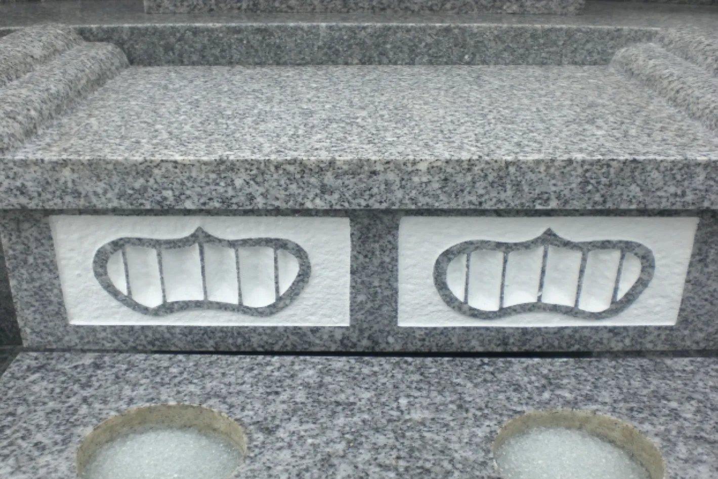 墓石文字・家紋の着色入れ 施工後